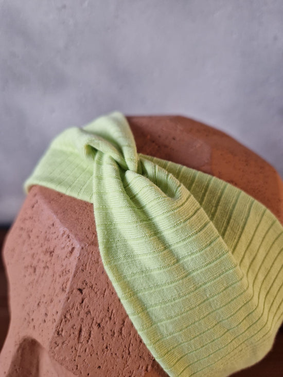 11. twist haarband lime