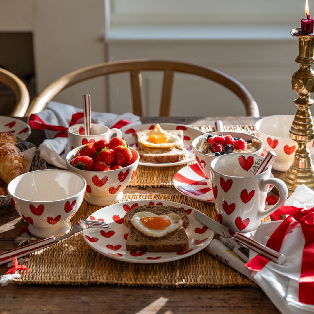 Bord Rode Hartjes  – Blond Amsterdam  -conceptstore Liefs uit Zierikzee 