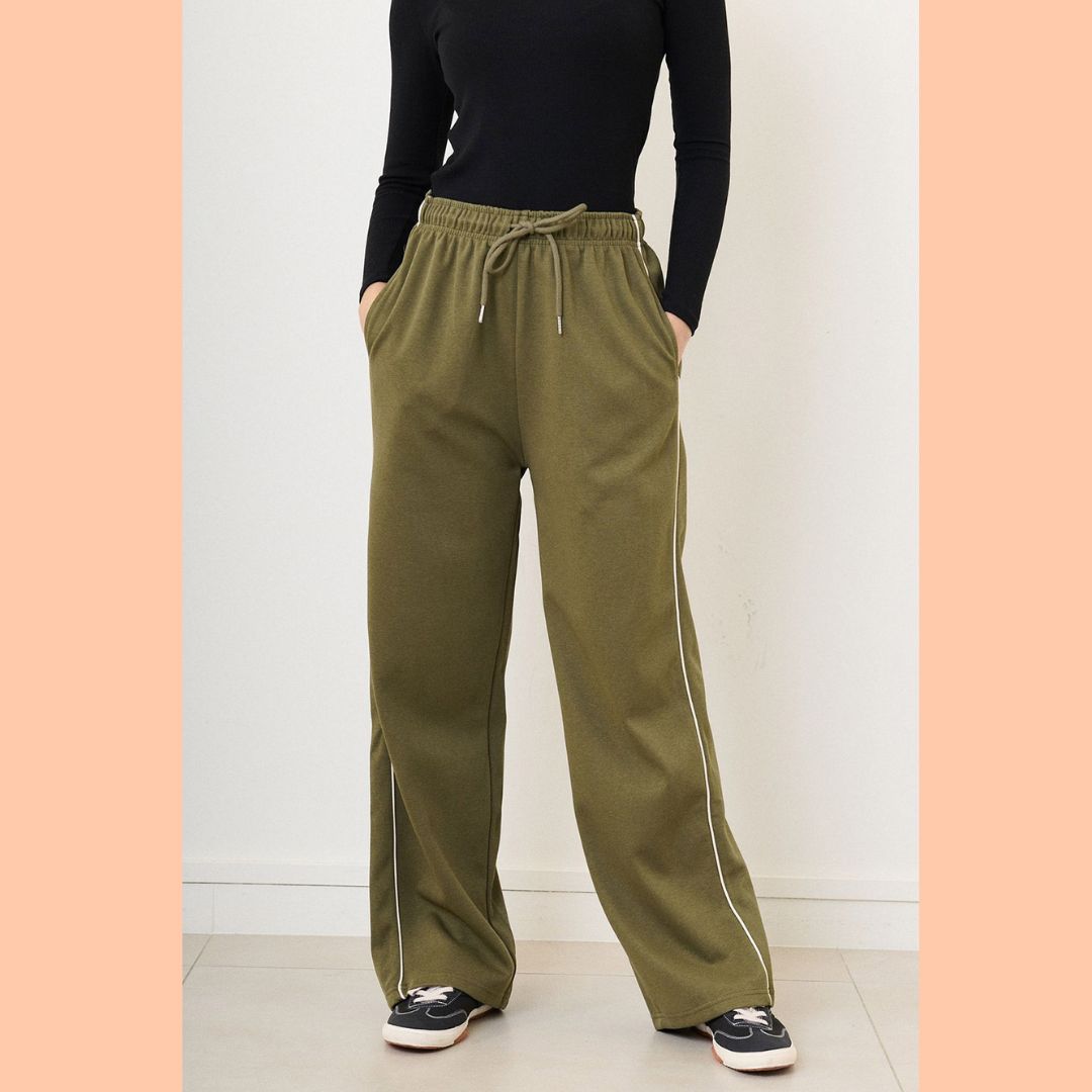 Khaki broek met witte bies - conceptstore Liefs uit Zierikzee 