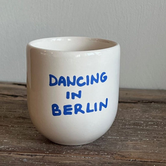 Mug dancing in Berlin