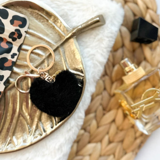 Sleutelhanger fluffy hartje zwart - conceptstore Liefs uit Zierikzee